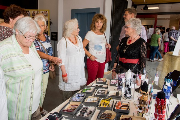 Ein Verkaufsstand von Glaskunst Bich