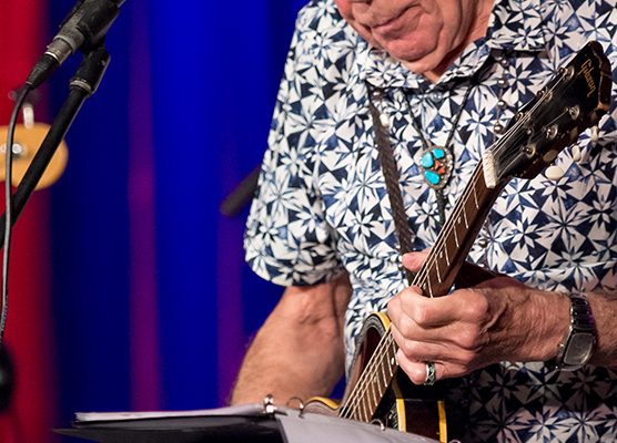 Blues-Legende John Mayall beim Konzert am 23. September 2015 im Leo Theater Ennepetal. Foto: AWi