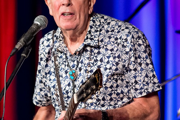 Blues-Legende John Mayall beim Konzert am 23. September 2015 im Leo Theater Ennepetal. Foto: AWi