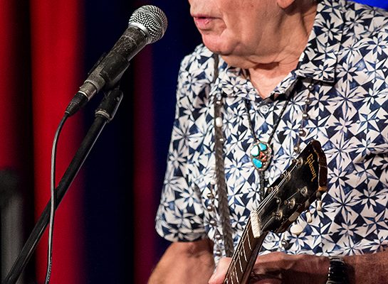 Blues-Legende John Mayall beim Konzert am 23. September 2015 im Leo Theater Ennepetal. Foto: AWi