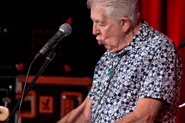 Blues-Legende John Mayall beim Konzert am 23. September 2015 im Leo Theater Ennepetal. Foto: AWi