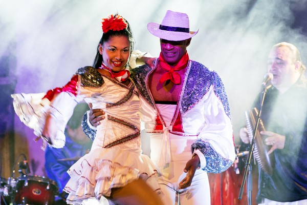 Die kubanische Show "Pasion de Buena Vista" begeisterte das Publikum im Ennepetaler Leo Theater. Foto: Andreas Winkelsträter