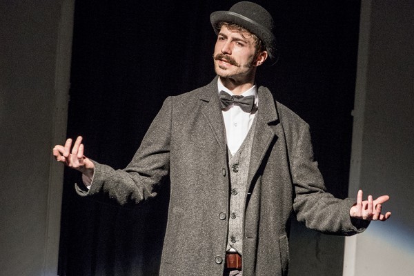 "Sherlock Holmes und der Hund der Baskervilles" feiert am Freitag, 18. März, 20 Uhr, die Premiere im Leo Theater. Im Bild (v.l.) Marc Neumeister (Sherlock Holmes); lars Dickel (Dr. Watson) und Robin Schmale (Henry Baskervilles). Foto: AWi