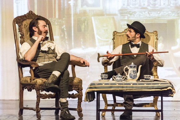 "Sherlock Holmes und der Hund der Baskervilles" feiert am Freitag, 18. März, 20 Uhr, die Premiere im Leo Theater. Im Bild (v.l.) Marc Neumeister (Sherlock Holmes); lars Dickel (Dr. Watson) und Robin Schmale (Henry Baskervilles). Foto: AWi