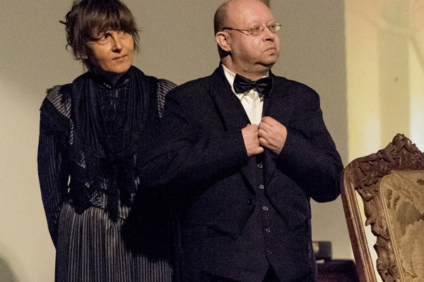 "Sherlock Holmes und der Hund der Baskervilles" feiert am Freitag, 18. März, 20 Uhr, die Premiere im Leo Theater. Im Bild (v.l.) Marc Neumeister (Sherlock Holmes); lars Dickel (Dr. Watson) und Robin Schmale (Henry Baskervilles). Foto: AWi