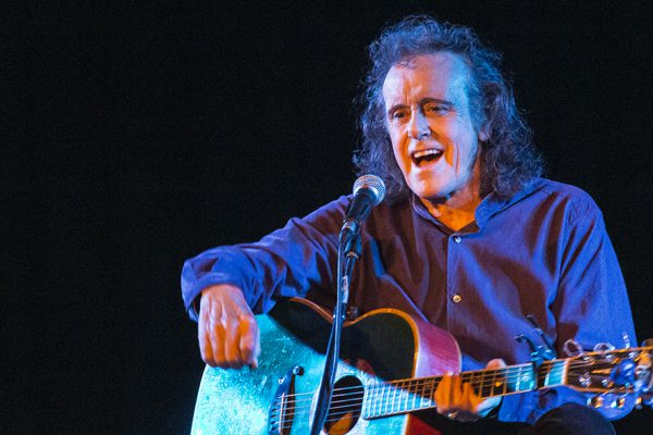 Donovan am 17. April 2016 auf seiner „Retrospective - Fifty Year Celebration“-Tour im Leo Theater. Foto: AWi