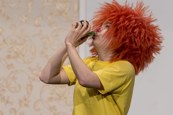 "Meister Edre und sein Pumuckl" im LEO Theater mit Swantje Riechers, Frank Paßmann, Carola Schmidt, Andre Bornhöft, Karin Schwarz, Hugo Boecker und Marika Kotulla. Foto: AWi