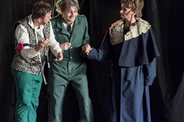 Das Kammertheater Smolensk gastierte am 6. September 2017 mit der Novelle "Der Mantel" von Nikolai Gogol im LEO Theater im Ibach-Haus. Regie führte Alexandra Ivanova, Hauptdarsteller Nikolai Farnosov. Foto: LEO Theater